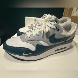 Nike Air Max 1 White and Green Size 12